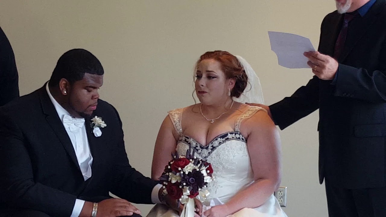 Žena koja je s 8 godina ostala bez oca na svom je vjenčanju dobila poklon koji ju je rasplakao
