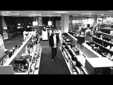 Kako ukrasti ogroman TV, a ostati neprimjetan na kamerama? Ovaj lik je imao urnebesan plan