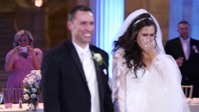 Mladenka je mislila da je njihov prvi ples upropašten, a onda se okrenula i pukla od sreće