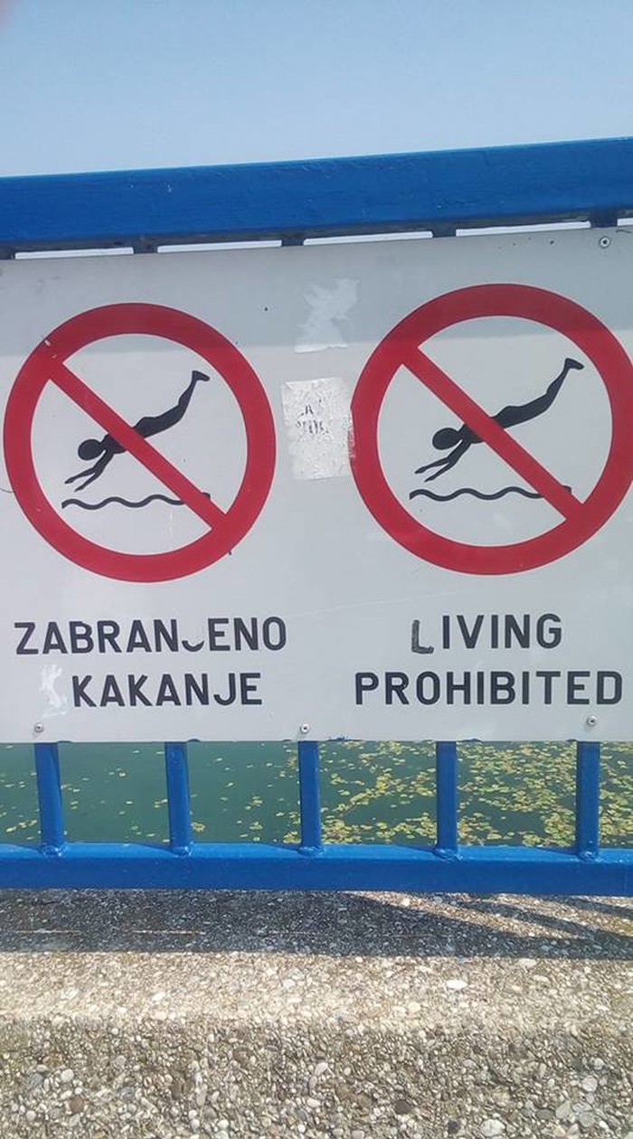 Netko se na Jarunu igrao sa slovima na tablama, prolaznike nasmijavaju nova upozorenja