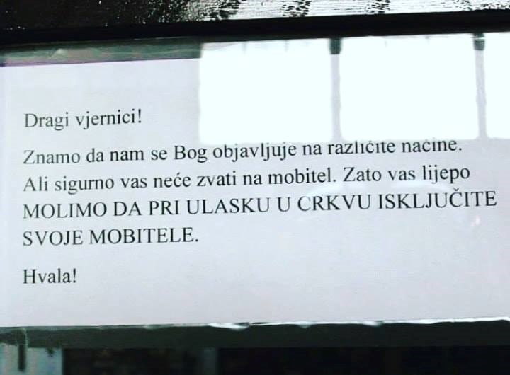 Poruka na ulazu u crkvu nasmijala vjernike: "Znamo da nam se Bog objavljuje na različite načine, ali..." 