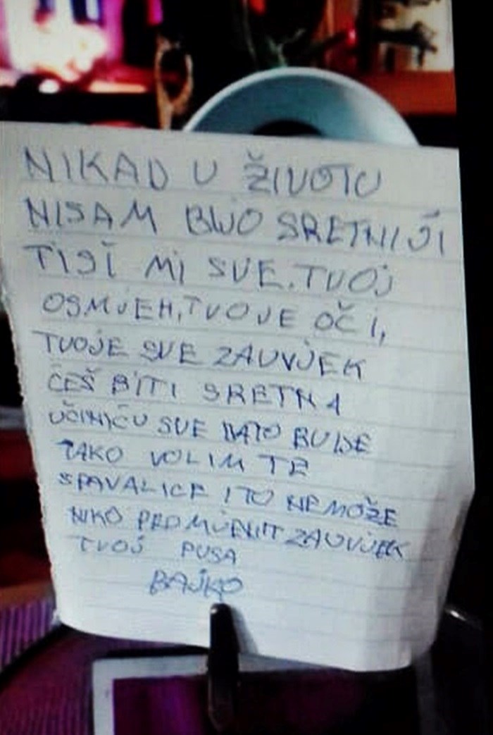 Možda mu pravopis nije jača strana, no Bajko je svojoj dragoj ostavio najiskreniju ljubavnu poruku