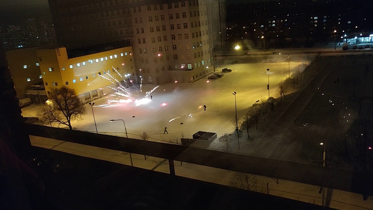 VIDEO Rusi čuli vatromet pa snimili kako ljudi iz susjedstva slave Novu godinu