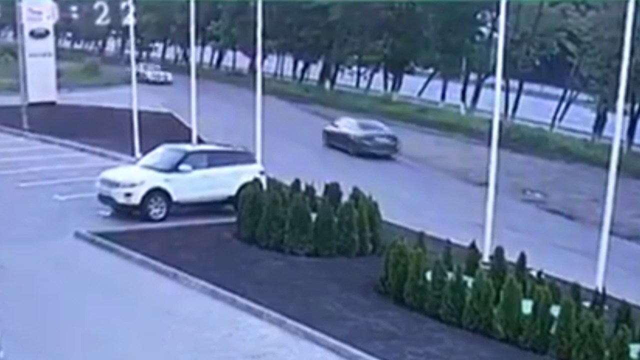 SKUPA PROBNA VOŽNJA Razmišljao je o kupnji novog Porschea, a onda ga je totalno uništio