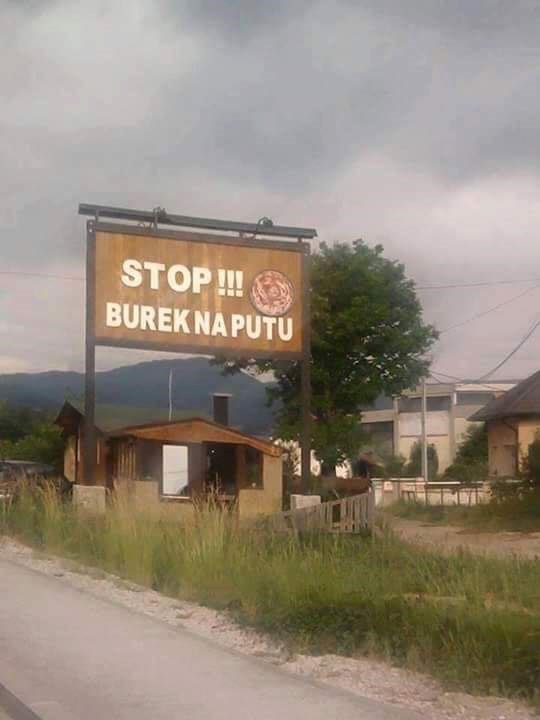 Bosanskohercegovački restoran je kraj ceste postavio urnebesno upozorenje zbog kojeg mnogi vozači uspore