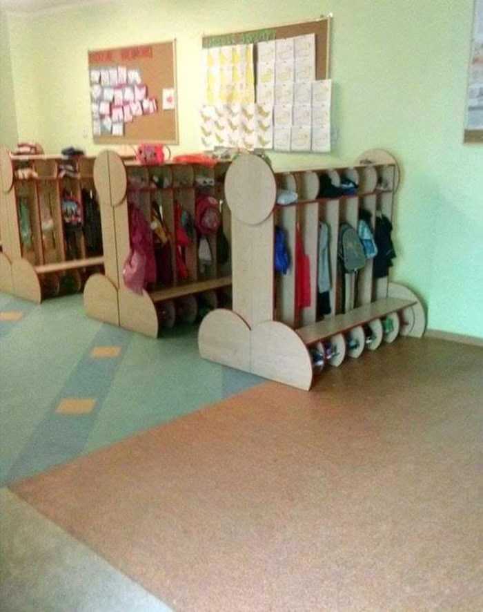 Primjećujete li nešto čudno na slici svlačionice za djecu nižih razreda?