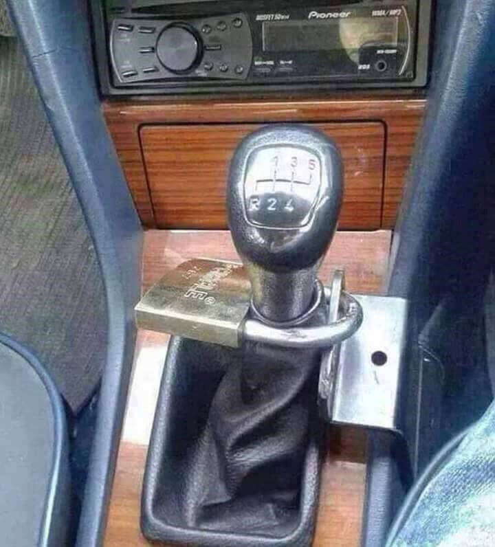 Vozač nije imao alarm u automobilu pa ga je "zaključao" na poseban način