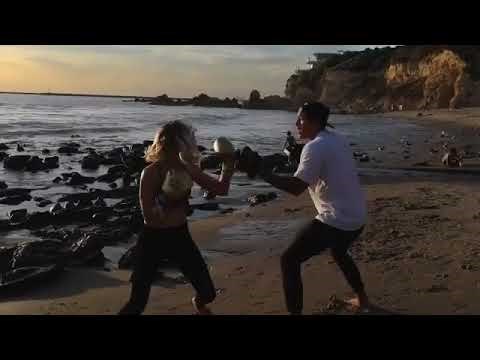 VIDEO Djevojka je na plaži trenirala boksanje, dečko je snimio nešto što se nikako nije smjelo dogoditi