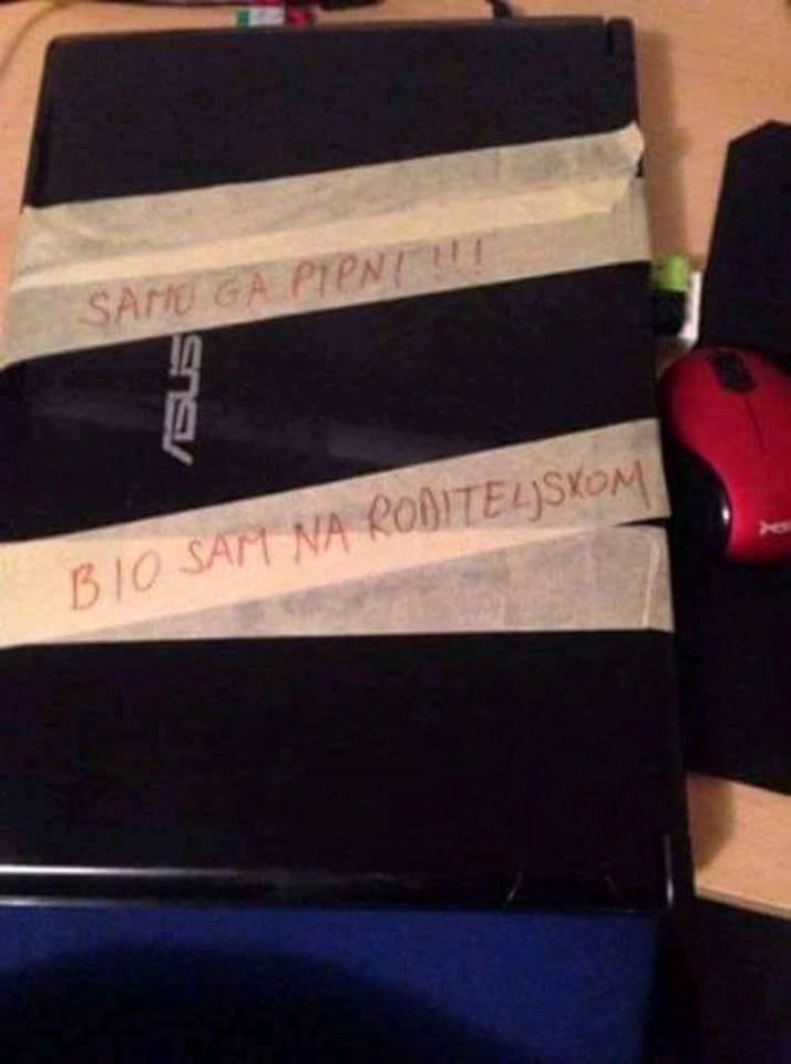 Dječak pronašao laptop oblijepljen trakom, tatina poruka sve objašnjava