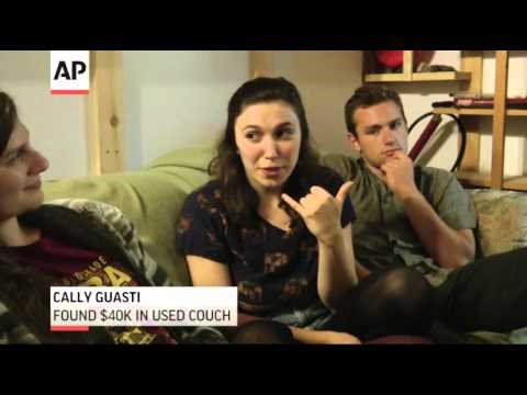 Netko je prodao bakin kauč nakon što je završila u bolnici, kupci su u njemu našli veliko iznenađenje