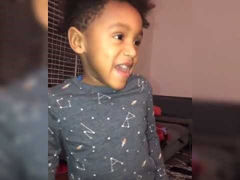 VIDEO Mami je obećao da neće otvoriti nijedan božićni poklon, sljedećeg jutra ju je iznenadio