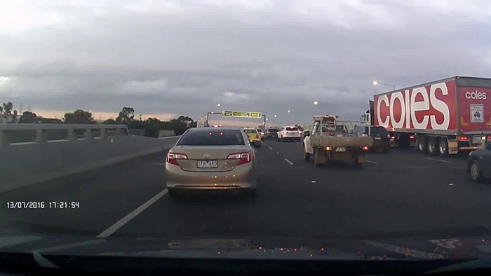 VIDEO Pametnjakovići se zbog gužve vozili po zaustavnoj traci, no to im se brzo obilo o glavu
