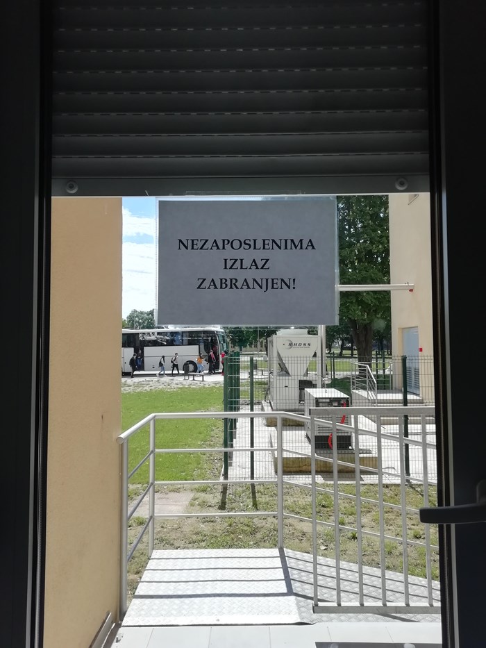 Netko je u jednom vukovarskom hostelu slikao natpis koji se može shvatiti na više različitih načina
