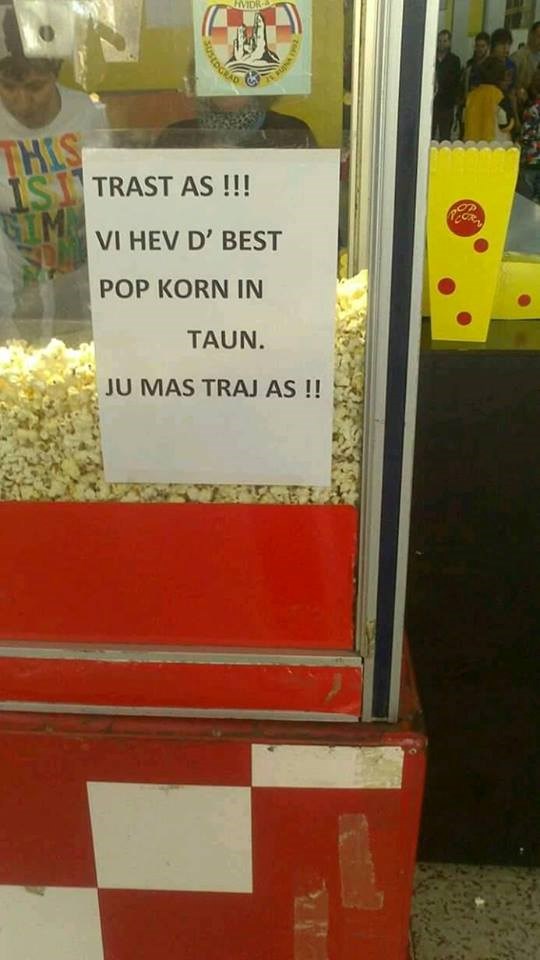 Ovom prodavaču kokica engleski možda nije jača strana, no njegov natpis privlači pažnju