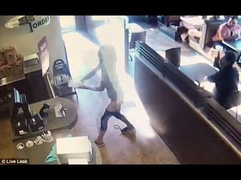 VIDEO Nezadovoljna gošća obavila nuždu usred restorana pa izmet bacala po blagajniku