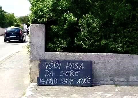 Dalmatinac je kraj ceste ostavio poruku šetačima pasa koji su ga s razlogom naživcirali