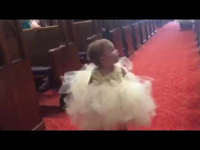 VIDEO Klinkica je bila glavna zvijezda na vjenčanju, snimili su preslatki trenutak kad je vidjela tatu
