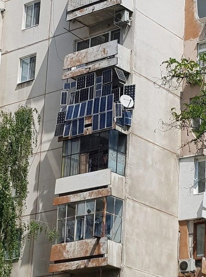 Isključili su mu struju, no pogled na balkon otkriva da se ovaj stanar brzo snašao