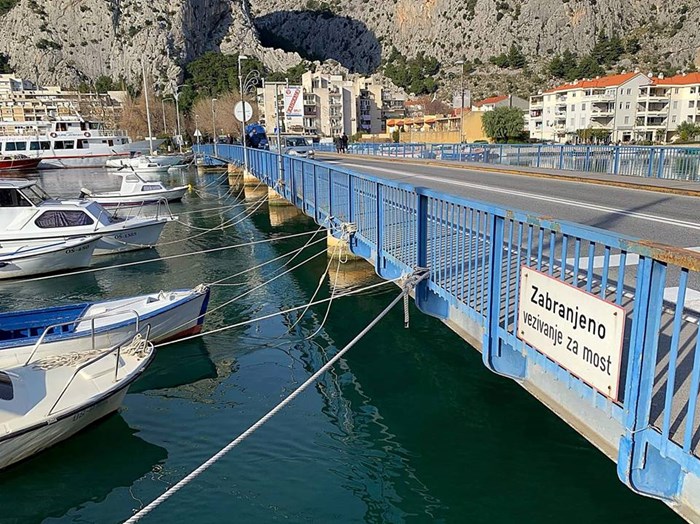 BIZARAN PRIZOR Dalmatinci su skroz zanemarili obavijest na mostu i dali do znanja da njima nitko neće naređivati 