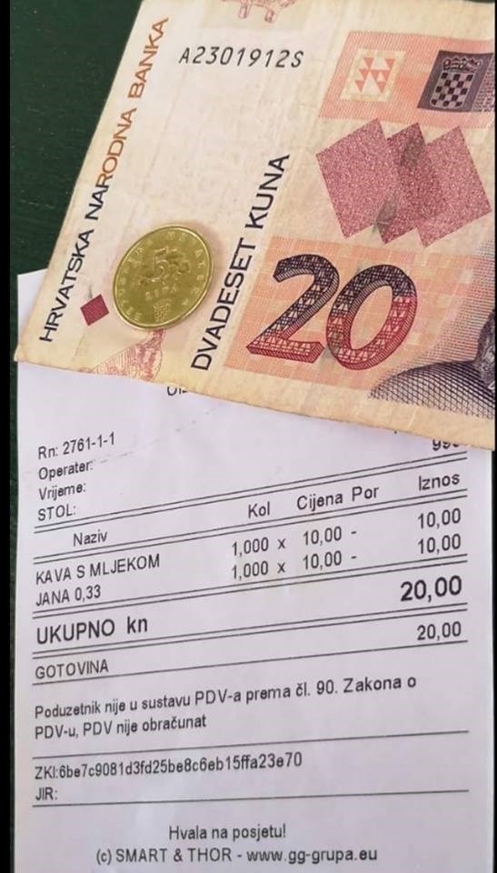 Konobar je poslužio gosta pa kasnije sav zbunjen slikao kakvu je napojnicu dobio