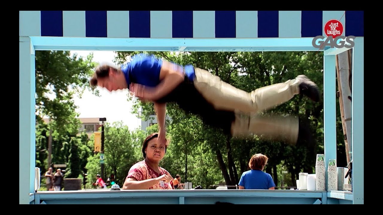 VIDEO Htjeli su naručiti piće, a onda ih je konobar začudio kao nikad u životu