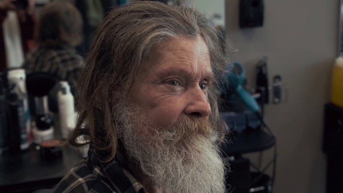VIDEO Beskućnik je u salon ušao sav čupav, kad je izašao izgledao je kao pravi gospodin