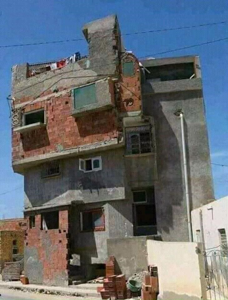 Ono kad gastarbajter dođe na godišnji pa svaki put odluči još malo nadograditi kuću