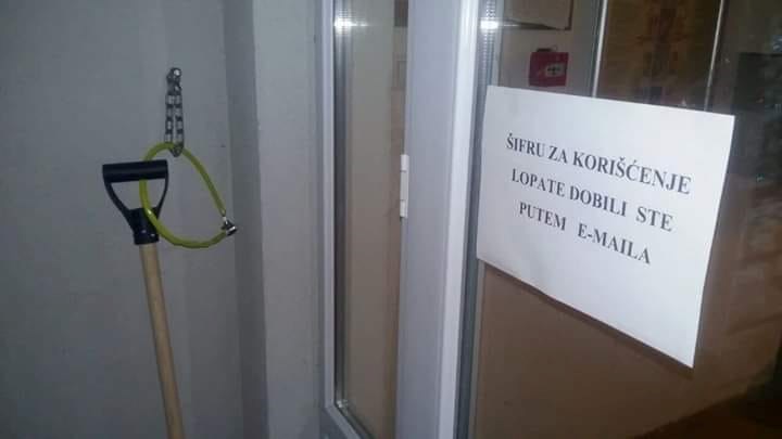 Stanari ove zgrade ne mogu tek tako koristiti lopatu za čišćenje snijega, i za ovo postoji posebna procedura