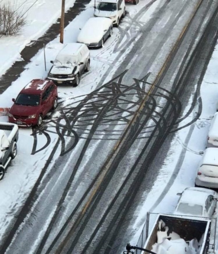 PROBLEMI S PARKIRANJEM Tragovi na cesti dokazuju da se ova osoba itekako namučila