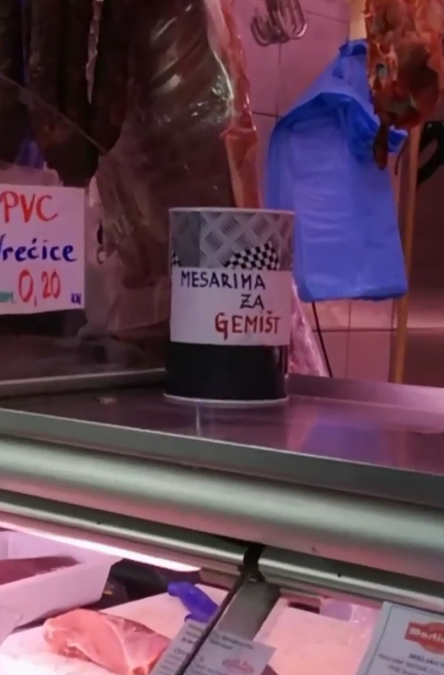 Mušterija je u mesnici vidio zanimljivu kasicu za donacije, pogledajte što su mesari napisali na njoj