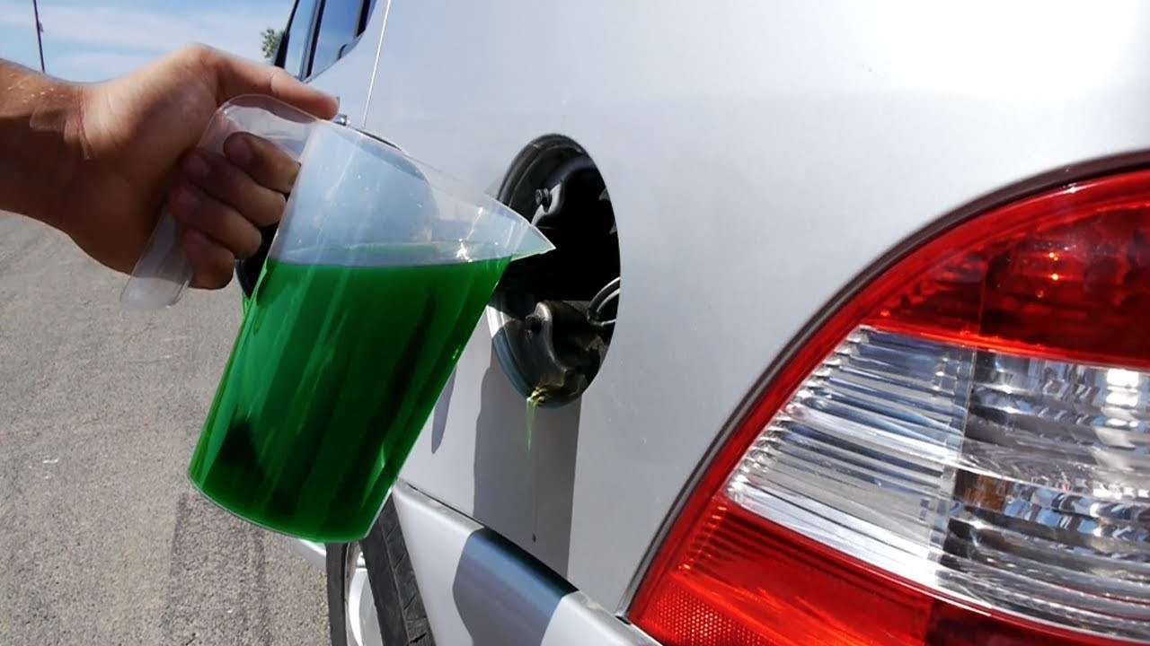 VIDEO Kupio je kanister antifriza i ulio ga u spremnik za gorivo, evo što se dogodilo s Mercedesom