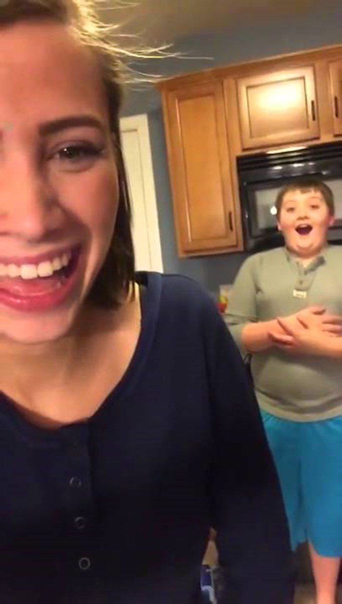 VIDEO Dječak je ostao šokiran kad je vidio što je starija sestra učinila pred njegovim očima