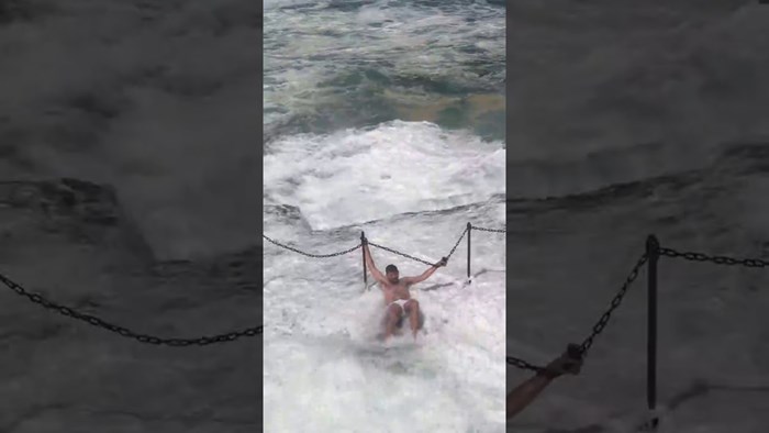 VIDEO Pokušao je snimiti selfie, ali more mu je pokvarilo planove