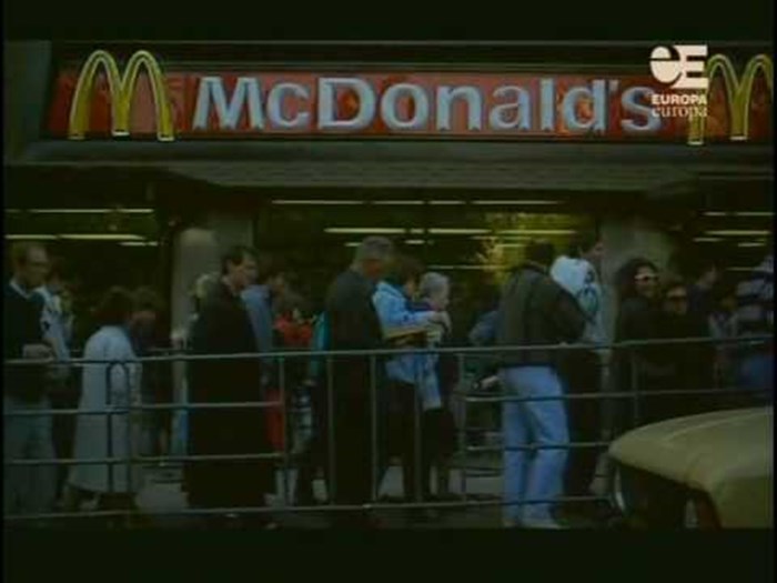 VIDEO Ovako su Rusi dočekali prvi McDonald's u Moskvi