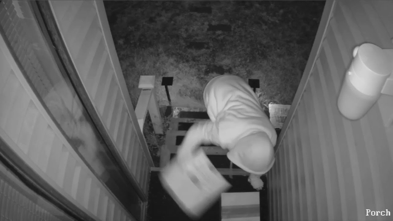 VIDEO Redovito su mu krali pakete ispred vrata, a on je smislio učinkovit način da to prestanu