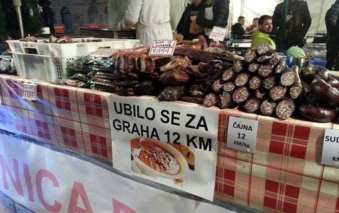 Na tržnici prodaju suho meso za grah, a natpis izvuče osmijeh svakom kupcu