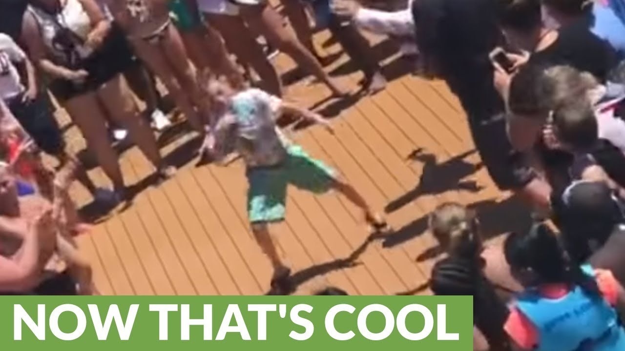 8-godišnjak zaplesao u masi i oduševio sve prisutne nevjerojatnim talentom