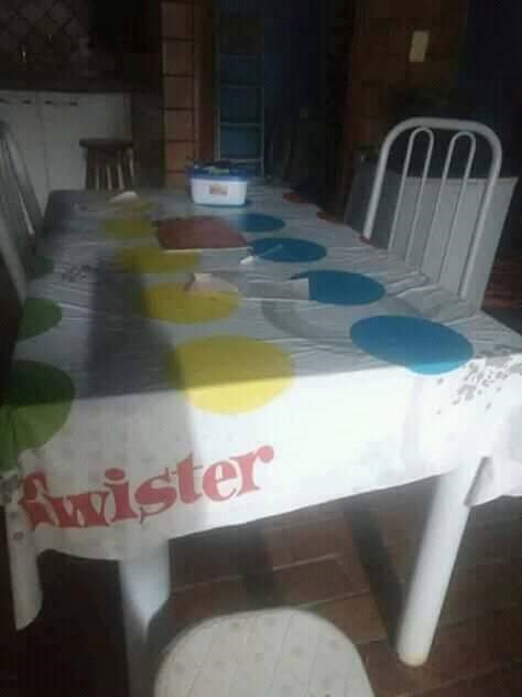 Hitno im je trebao stolnjak pa su se snašli na genijalan način