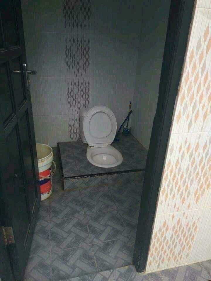 Ovi su ljudi napravili moderan čučavac kojem se svi čude i smiju 