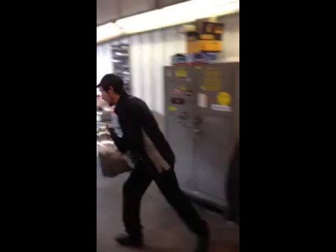 VIDEO Kako pobjeći policiji? Ovaj čovjek ima urnebesni način za to! 