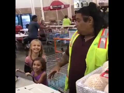 Djevojčice su u blagajniku prepoznale lika iz crtića, a njegova reakcija je preslatka