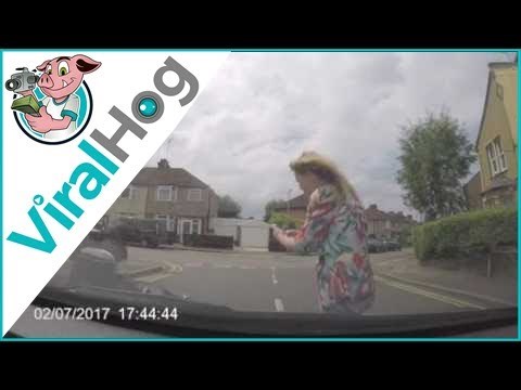 Odglumio j e prometnu nezgodu pa pobjegao s "mjesta zločina"