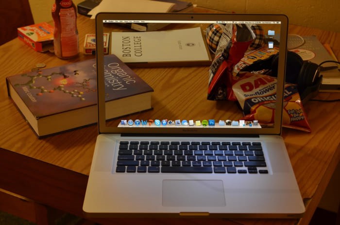 Vidite li nešto čudno na ovoj fotografiji? Pogledajte malo bolje!