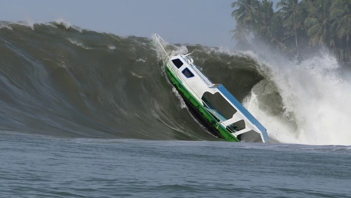 Čovjek snimio ogromni val koji je "usisao" čamac bez putnika 