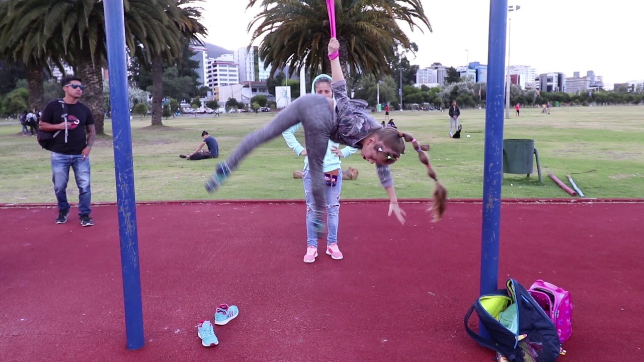 Djevojčica je pokazala talent i nevjerojatnu snagu na dječjem igralištu