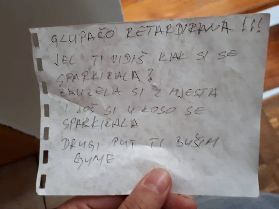 Parkirala se nepropisno pa dobila poruku od ljutog vozača