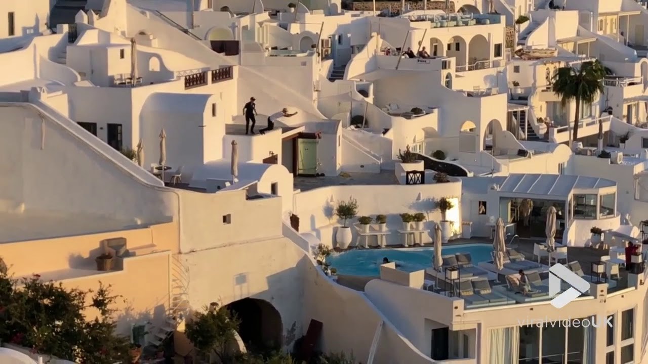 Skakali su s krovova hotela u bazen i za dlaku izbjegli ljutog čuvara