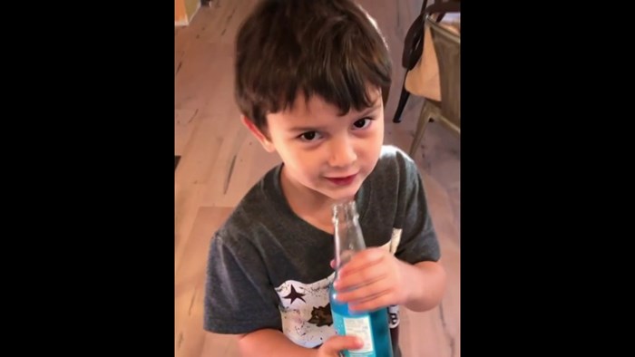 Dječak je probao gazirani sok prvi puta, a njegova reakcija je presmiješna