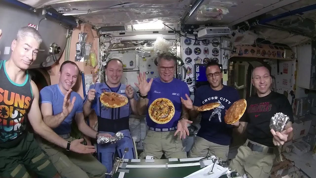 Astronauti NASA-e pokazali su kako prave pizzu u svemiru