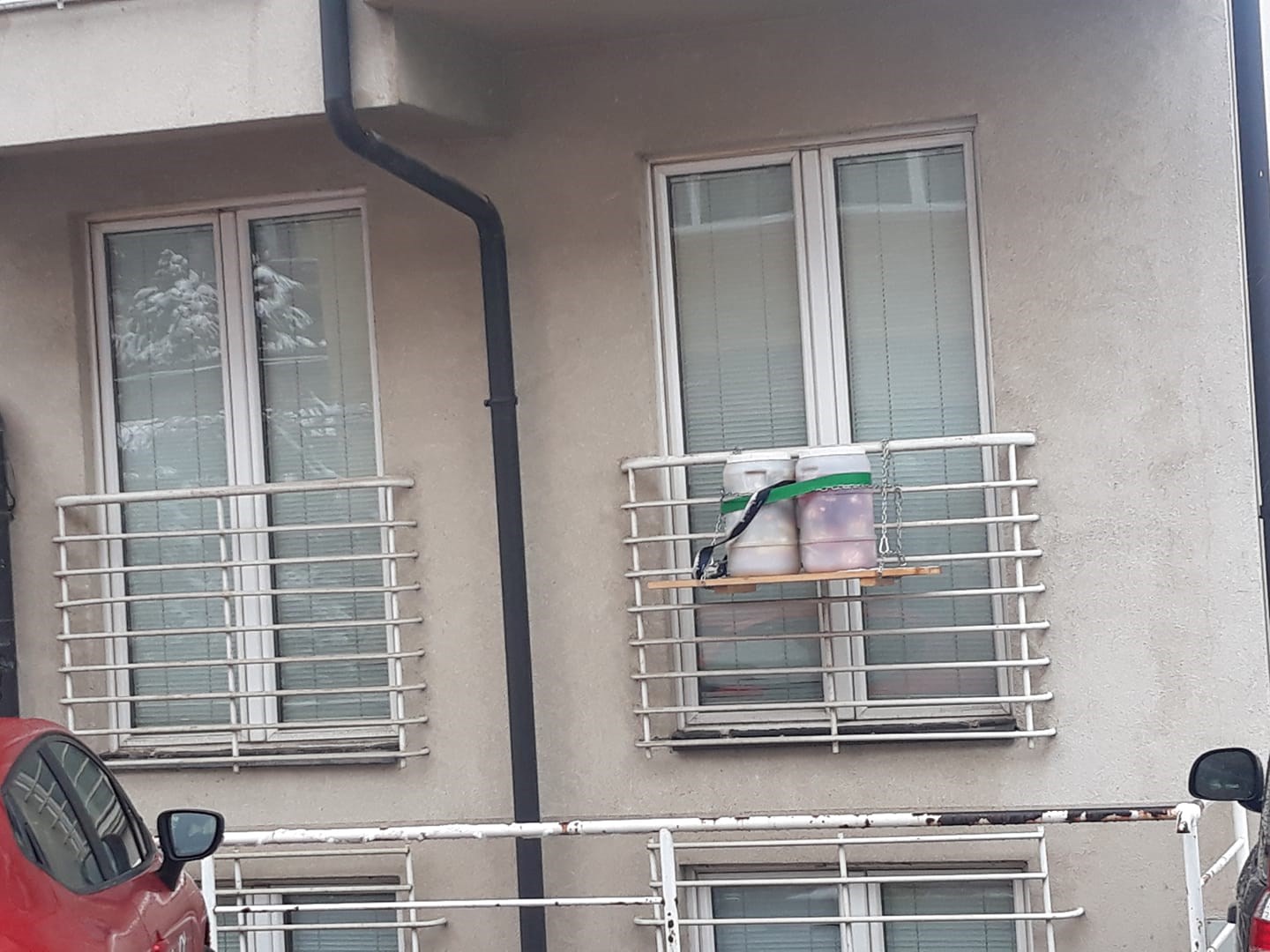 Ovako to izgleda kada imaš moderan balkon, a njeguješ stare običaje 